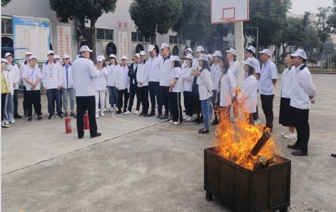 绷紧安全弦  筑牢防火墙—嘉善和记H88发展消防器材使用培训及实操演练